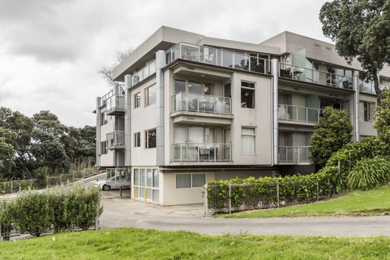 Vr Takapuna Auckland Exterior photo Apartments in the suburb of Remuera, Auckland