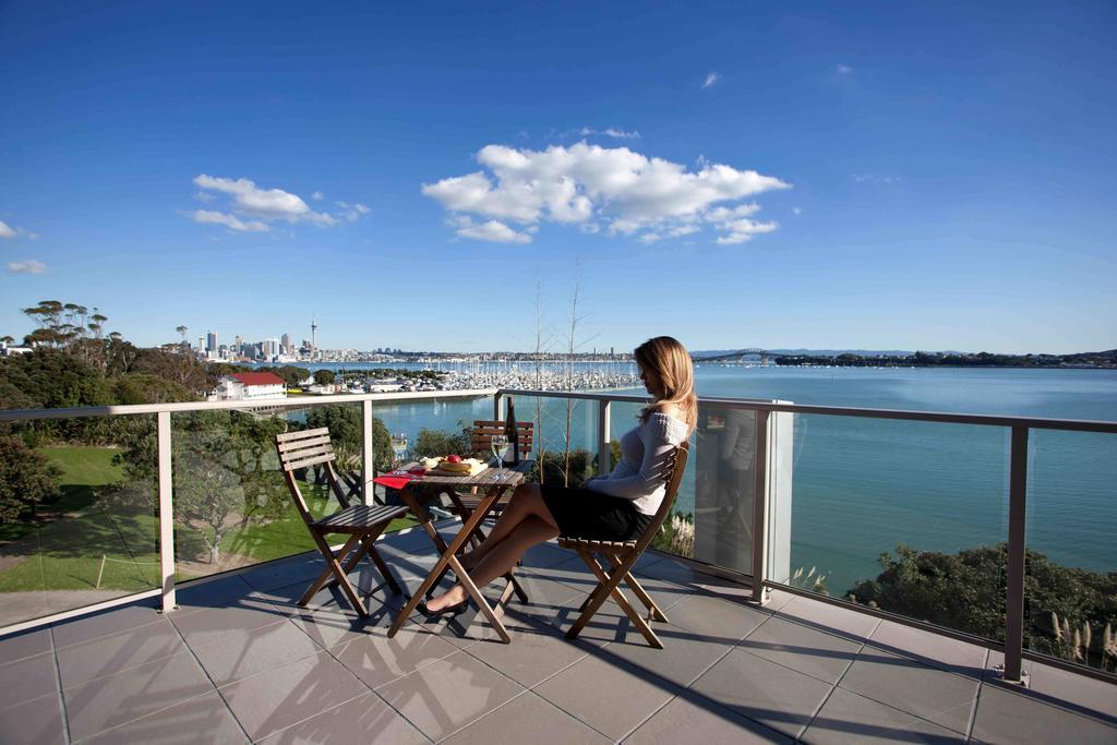 Vr Takapuna Auckland Exterior photo A balcony in Auckland, New Zealand