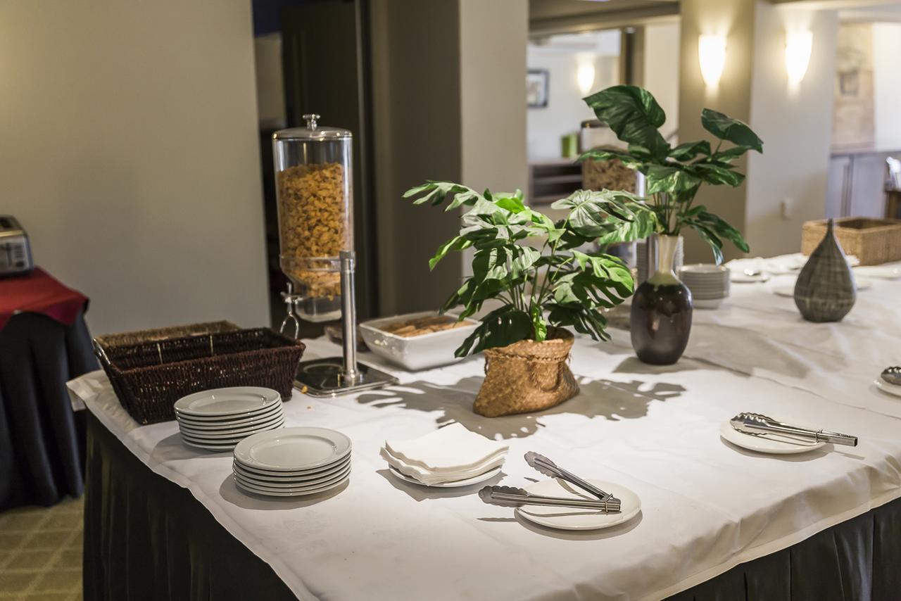 Vr Takapuna Auckland Exterior photo A buffet table